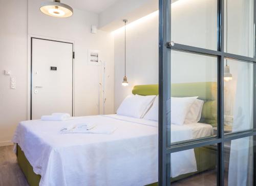 Syntagma modern new flat, large balcony with view