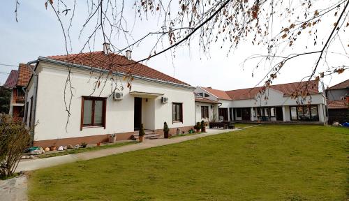 Mladenovic apartments