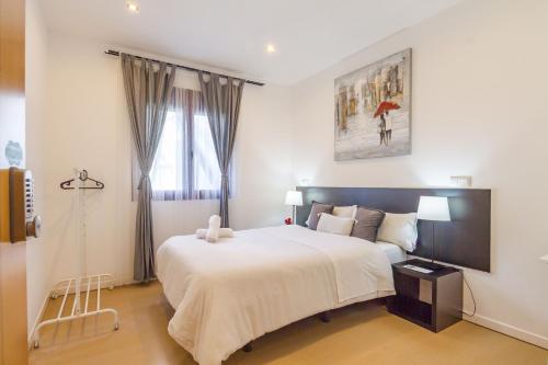 AYZ Javier Cabrini - Auto check-in property, Madrid