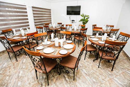 Restoran, Jeyads Lodge in Pong Tamale