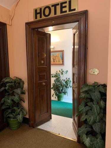 HOTEL ELENA – Turin, NY