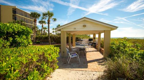 Facilities, Amazing Panoramic Beach View and The Most Beautiful Sunset in Longboat Key (FL)