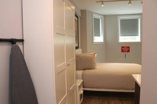 Stylish Studio in Brookline-5min train to Boston.. #2, Brookline (photo 8)