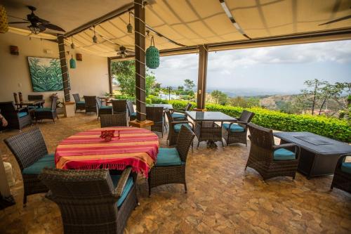 Restaurant, Vida Mountain Resort & Spa Adults Only in Alajuela