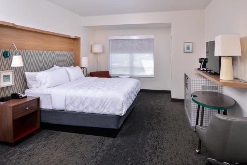 Holiday Inn & Suites - Farmington Hills - Detroit NW, an IHG Hotel