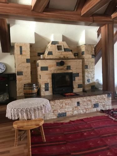 Riverside Guesthouse & Sauna in Virpazar