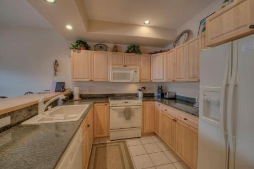 The Cozy Corral - Private Hot Tub & Walk to Town Breckenridge (CO)