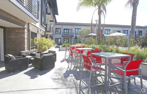 Global Luxury Suites Sunnyvale North - image 9