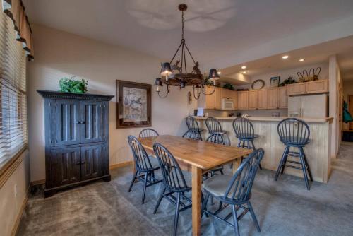 The Cozy Corral - Private Hot Tub & Walk to Town Breckenridge (CO)