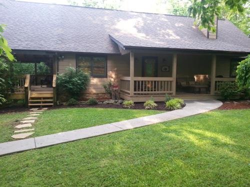 Smokies Edge Chalet - main image