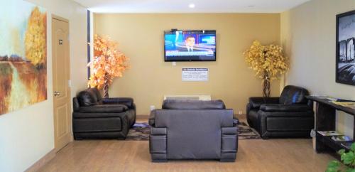 ล็อบบี้, red maple inn and suites in ฮันส์วิลล์ (ON)