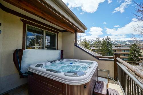 Corral 3B/3B Hot Tub 202W in Breckenridge, USA