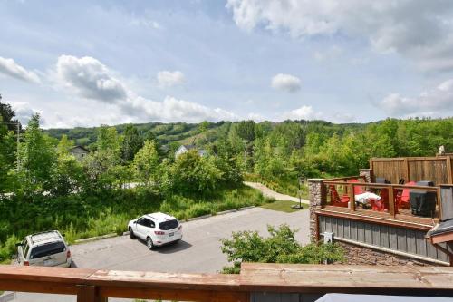 Blue Mountain-Luxurious BlueSkiGeorge chalet ,hot tub , pool ,gas fireplace