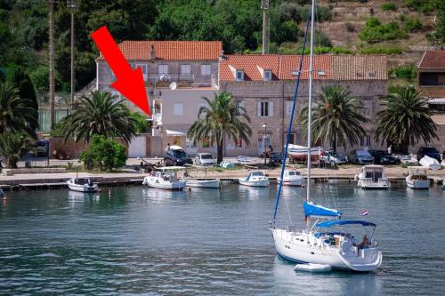 Apartments by the sea Vis - 2453 Vis