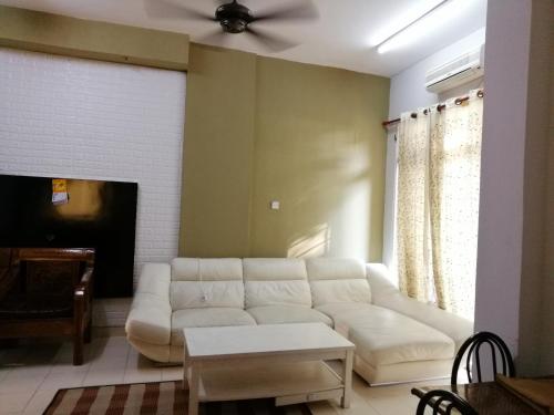 Homestay Mantin Selesa, Unit at Ground floor & In front swimming pool
