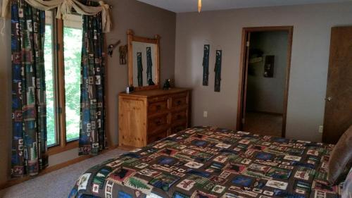 Wandering Bear Lodge Chalet - image 3