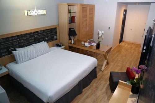 TRYP by Wyndham Times Square South - image 3