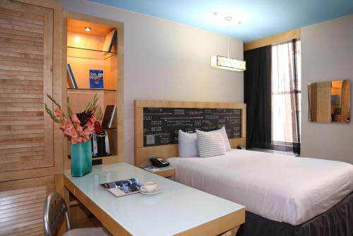 TRYP by Wyndham Times Square South - image 5