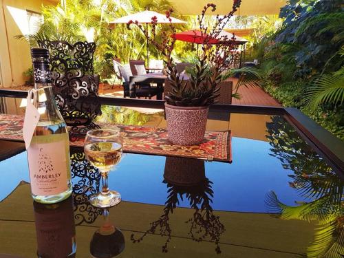 นินกาบู ลอดจ์ เอ็กซ์เม้าท์ (Ningaloo Lodge Exmouth) in เอกซ์เมาท์