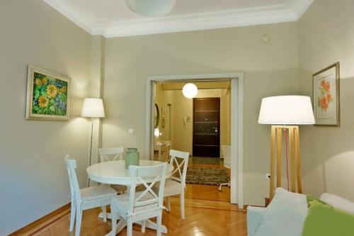  Best location for exploring Athens in Athen