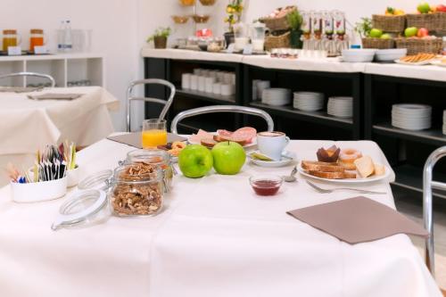 CDH Hotel Modena - image 9