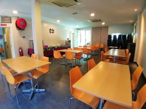 라웁 호텔 젤라이 라웁 2성급 호텔 로비