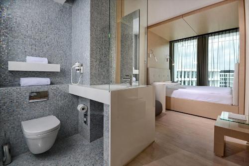 room detail thumbnail 2