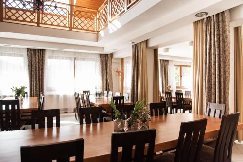 Restaurant, Hetenyi Apartmanhaz es Birtok in Mecseknadasd