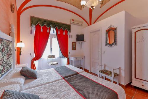 Hotel Las Palmeras by Vivere Stays - image 8