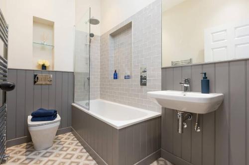 Luxury renovated 1 bed Nr St James - Super Central