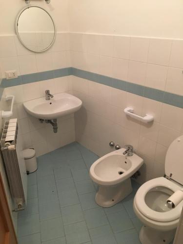 6 Small Rooms - image 7