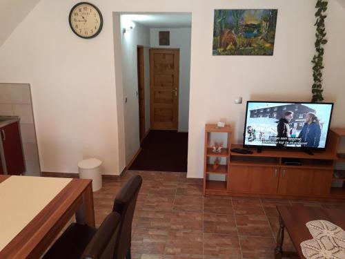  Apartment Mrsinj in Korenica