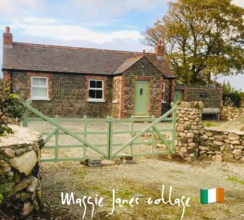 Maggie janes cottage Carlingford omealth