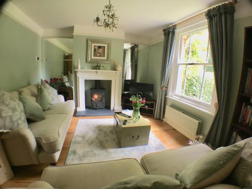 Twin Cottage, New Forest National Park - Photo 3 of 23