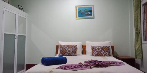 Hassana Garden Home Located in Pra Ae Beach, Hassana Garden Home is a perfect starting point from which to explore Koh Lanta. The property offers a wide range of amenities and perks to ensure you have a great time. Servi