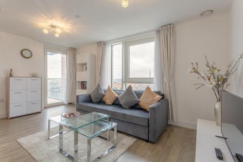 1 Bedroom Flat In Surrey Quays With Balcony In London From