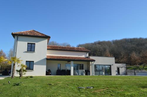 Villa au coeur du Gers avec vue sur les Pyrénées