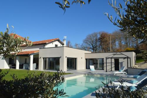 Villa au coeur du Gers avec vue sur les Pyrénées