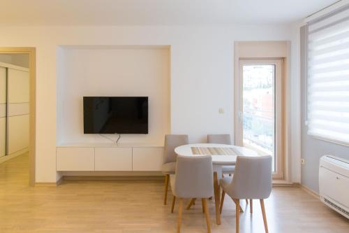Central Budva apartment - image 5