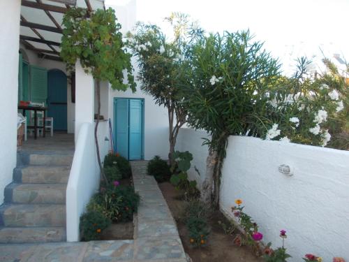 Nyfes Traditional Boutique Faltaina