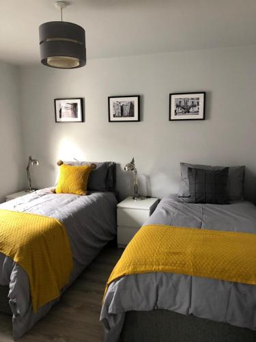 City Centre Townhouse-3 Bedrooms & Parking - BHR Apartments - image 2