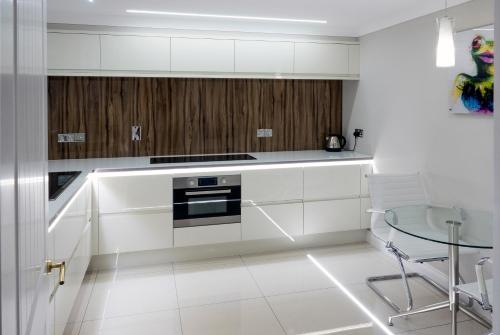 Hollies Hotel - main image