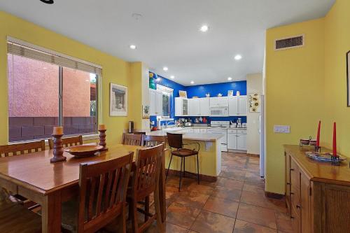 Stylish Southwest 2 BR by Casago - image 4