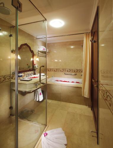 room detail thumbnail 2