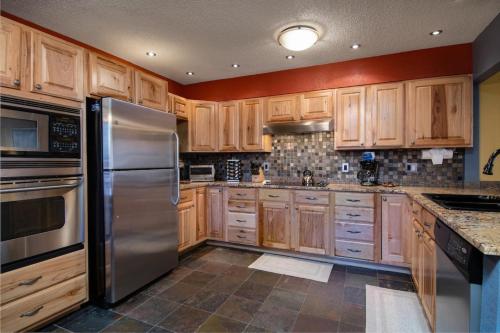 Base 9 Condo - main image