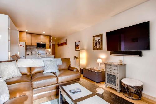 Cedar Lodge Peak One Studio Condo: Downtown Frisco