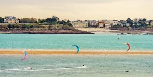 Joli T2, gare, intra-muros & plage à proximité