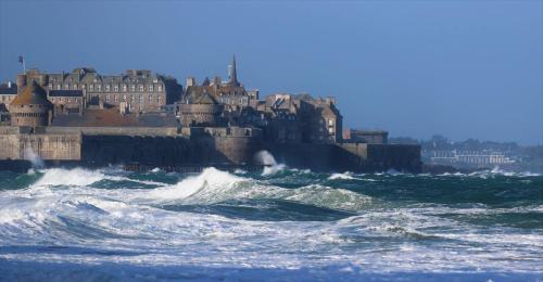 Cosy T2 gare, intra-muros & plage a proximite