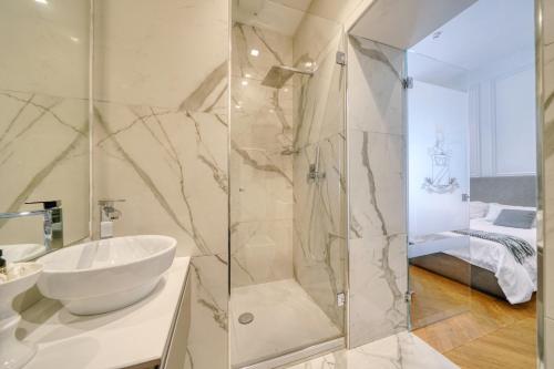 Bathroom, Via Chiodo Luxury Rooms in La Spezia