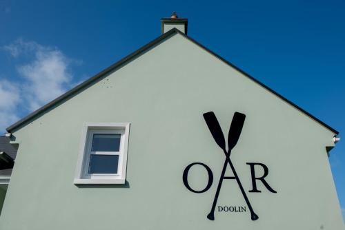 Oar restaurant and Rooms in Toomullin